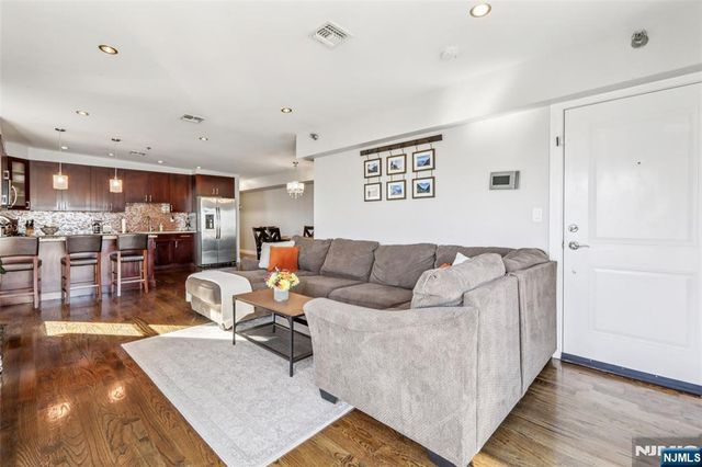 137 20th Street C, Union City, NJ 07087