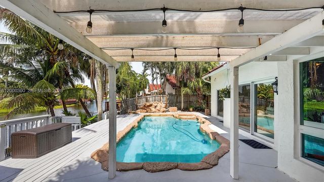 11620 S Budd Dr, Cooper City, FL 33026