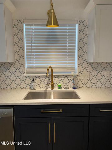 625 Susan Circle, Gautier, MS 39553