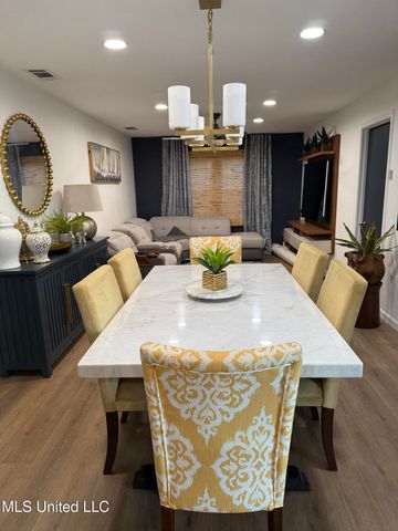 625 Susan Circle, Gautier, MS 39553