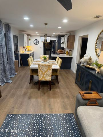 625 Susan Circle, Gautier, MS 39553