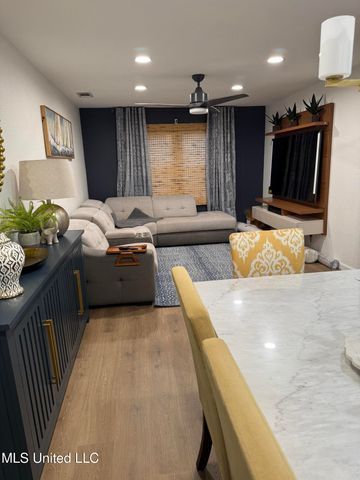 625 Susan Circle, Gautier, MS 39553