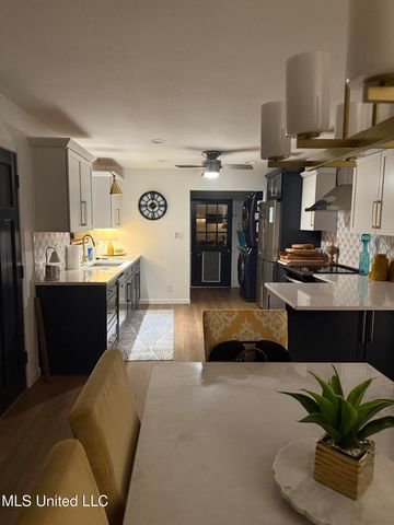 625 Susan Circle, Gautier, MS 39553