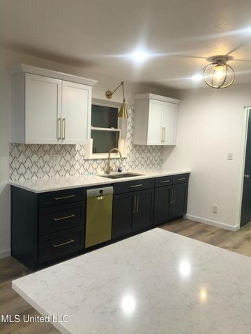 625 Susan Circle, Gautier, MS 39553