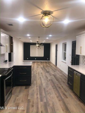 625 Susan Circle, Gautier, MS 39553