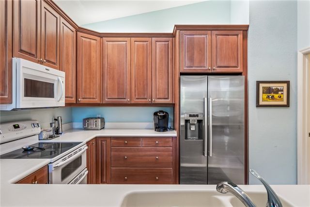 240 S Peppertree Drive, Vero Beach, FL 32963