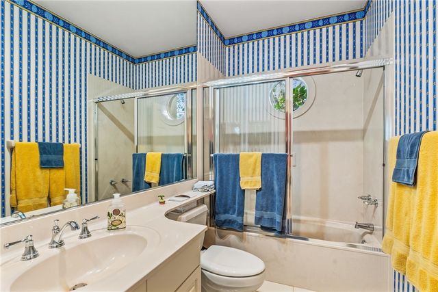 240 S Peppertree Drive, Vero Beach, FL 32963