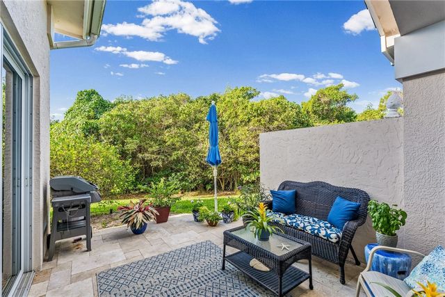 240 S Peppertree Drive, Vero Beach, FL 32963