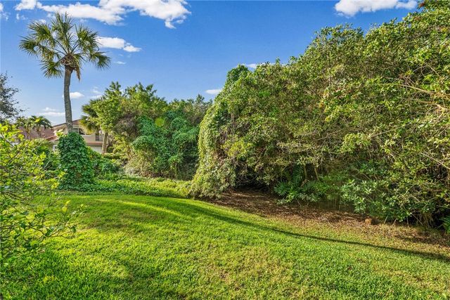 240 S Peppertree Drive, Vero Beach, FL 32963