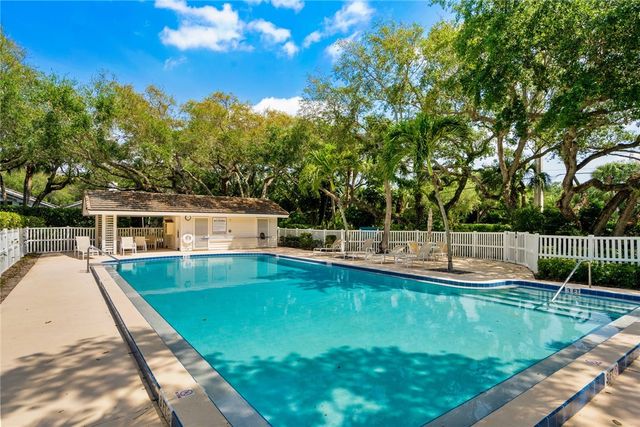 240 S Peppertree Drive, Vero Beach, FL 32963