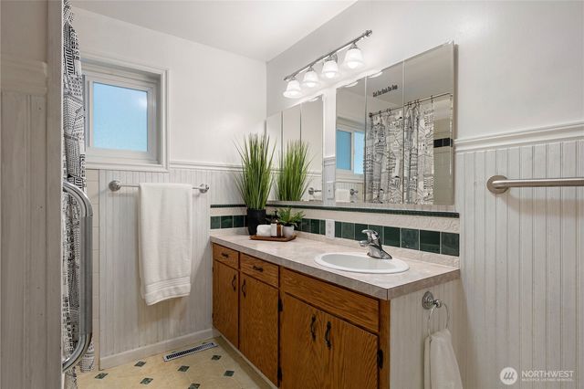 20509 NE State Highway 305 NE NE, Poulsbo, WA 98370