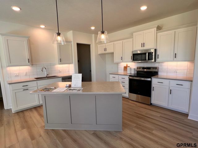 12039 S 45 Avenue, Bellevue, NE 68133