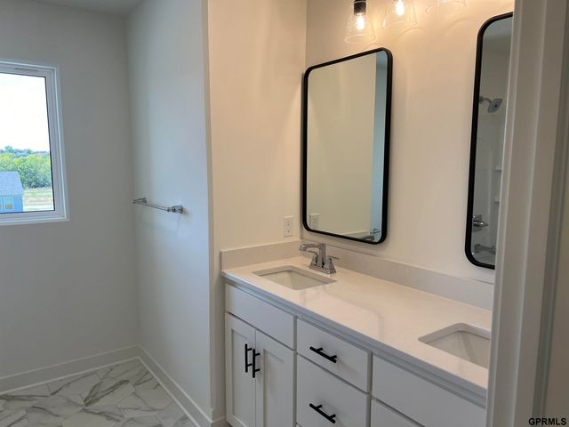 12039 S 45 Avenue, Bellevue, NE 68133