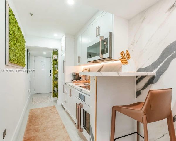 100 Collins Avenue 202, Miami Beach, FL 33139