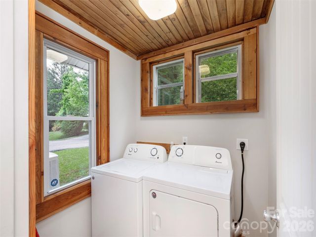811 Miami Terrace, Hendersonville, NC 28791
