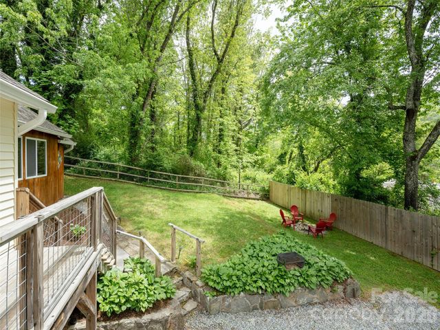 811 Miami Terrace, Hendersonville, NC 28791