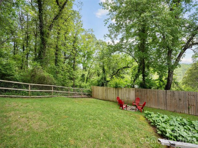 811 Miami Terrace, Hendersonville, NC 28791