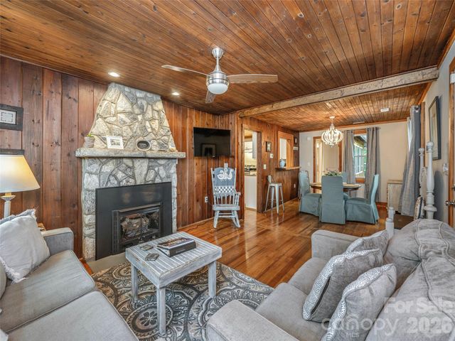811 Miami Terrace, Hendersonville, NC 28791
