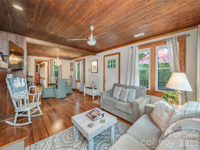 811 Miami Terrace, Hendersonville, NC 28791