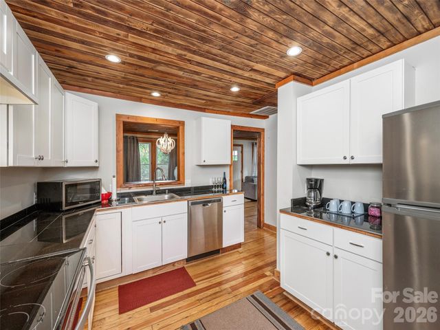 811 Miami Terrace, Hendersonville, NC 28791