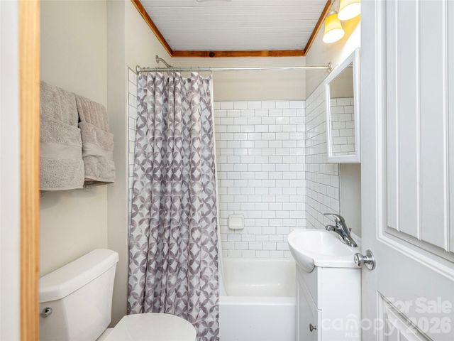 811 Miami Terrace, Hendersonville, NC 28791