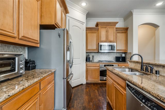 4045 Winsor Drive, Farmers Branch, TX 75244