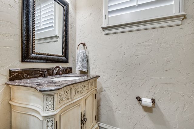 4045 Winsor Drive, Farmers Branch, TX 75244