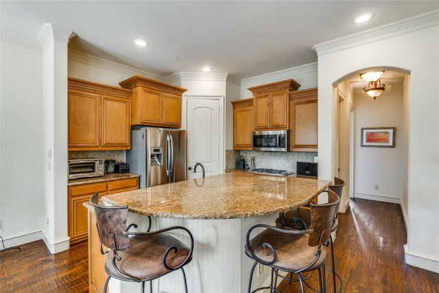 4045 Winsor Drive, Farmers Branch, TX 75244