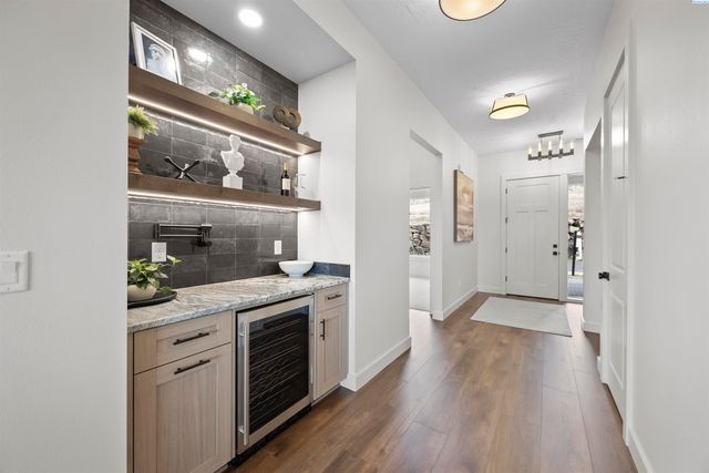 6027 W 28th Place, Kennewick, WA 99338