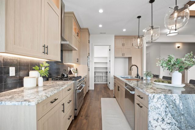 6027 W 28th Place, Kennewick, WA 99338