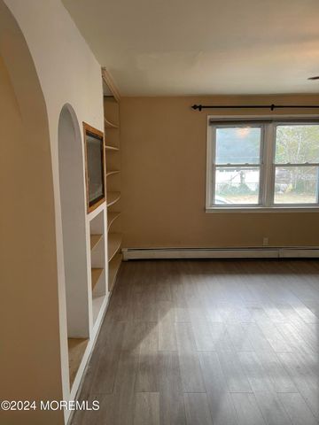 10 Smith Street, Howell, NJ 07731