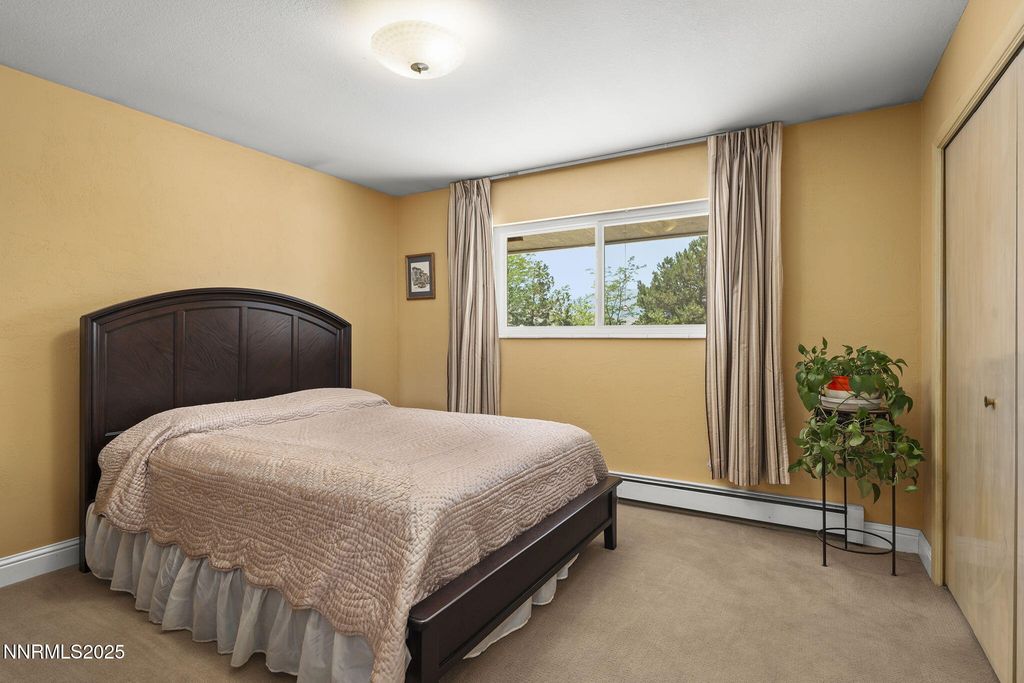 Image 12 of property listing at 14490 Rancheros Drive, Reno, NV 89521