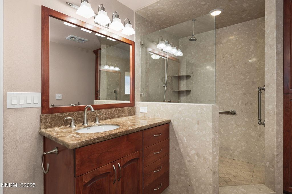 Image 16 of property listing at 14490 Rancheros Drive, Reno, NV 89521