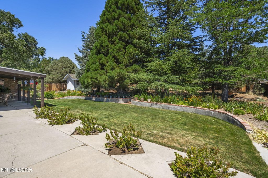 Image 30 of property listing at 14490 Rancheros Drive, Reno, NV 89521