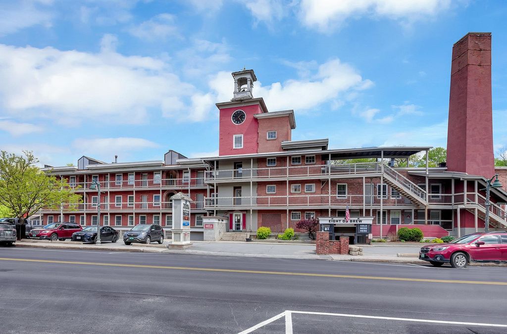 145 Main Street # 303, Ludlow, VT 05149