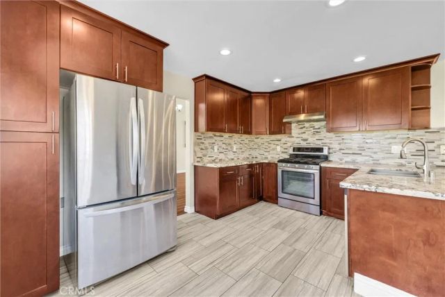 661 La Cumbre, Corona, CA 92879