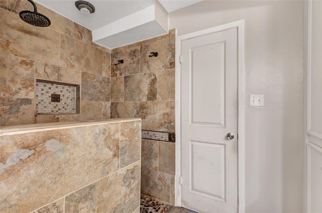 2103 White Feather Trail, Crosby, TX 77532