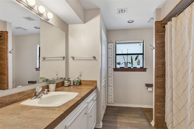 2103 White Feather Trail, Crosby, TX 77532