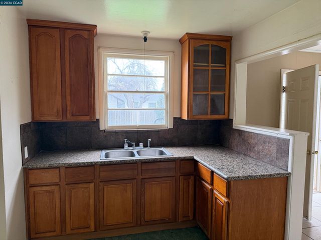 24 Lawrence Ave, Antioch, CA 94509