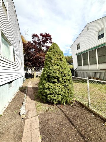 91 Daniels St, Malden, MA 02148