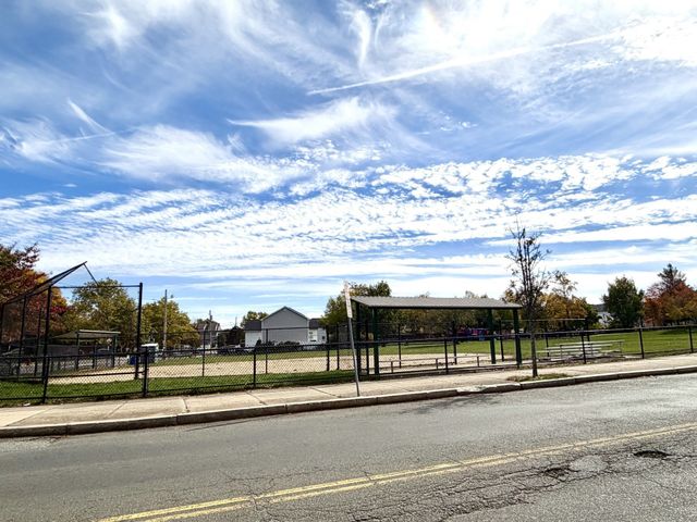 91 Daniels St, Malden, MA 02148
