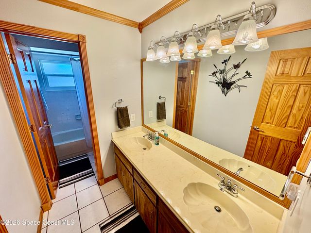 585 Crystalmist Road NW, Palm Bay, FL 32907