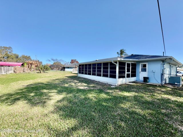 585 Crystalmist Road NW, Palm Bay, FL 32907