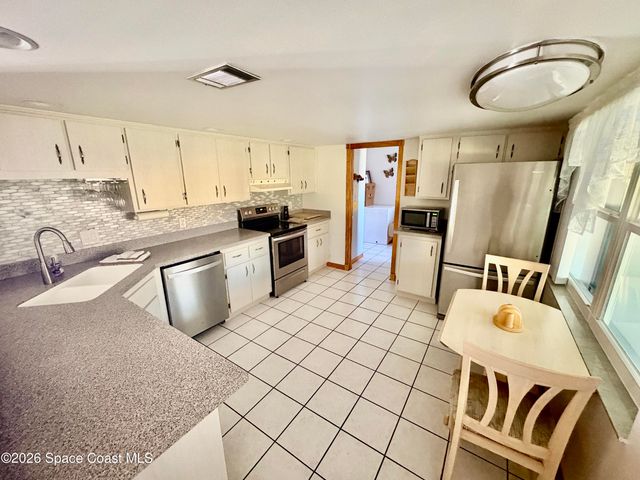 585 Crystalmist Road NW, Palm Bay, FL 32907