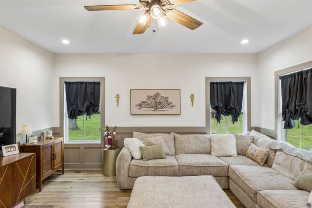 1832 Twin Caves Dr, Lewisburg, TN 37091