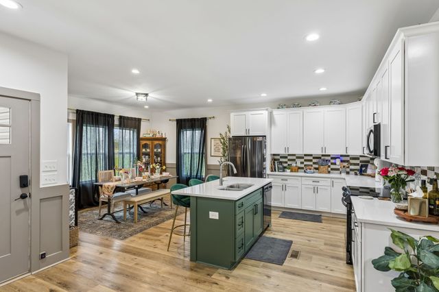 1832 Twin Caves Dr, Lewisburg, TN 37091