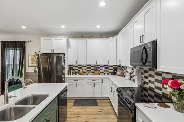 1832 Twin Caves Dr, Lewisburg, TN 37091