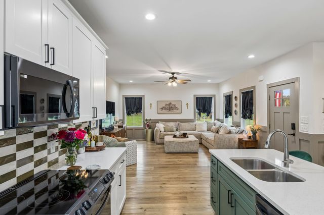 1832 Twin Caves Dr, Lewisburg, TN 37091