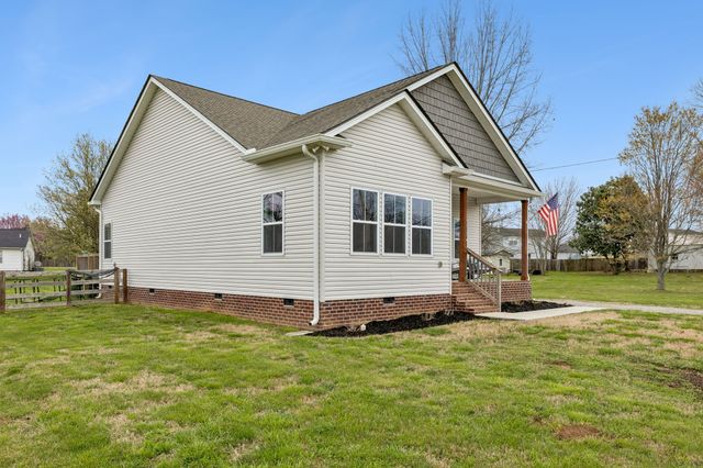 1832 Twin Caves Dr, Lewisburg, TN 37091