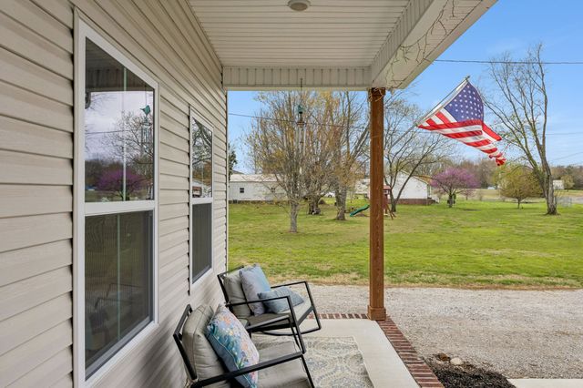 1832 Twin Caves Dr, Lewisburg, TN 37091